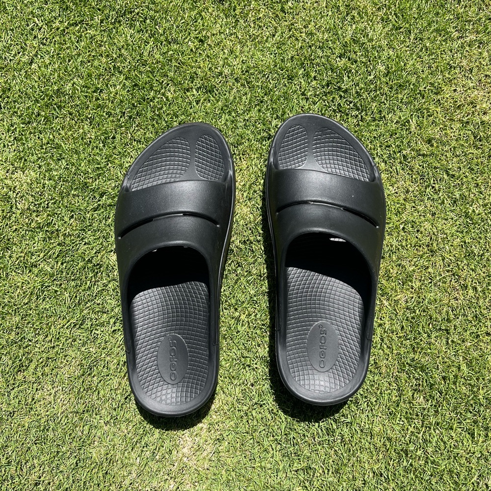 OOFOS Black Slide Sandals - Recovery Footwear